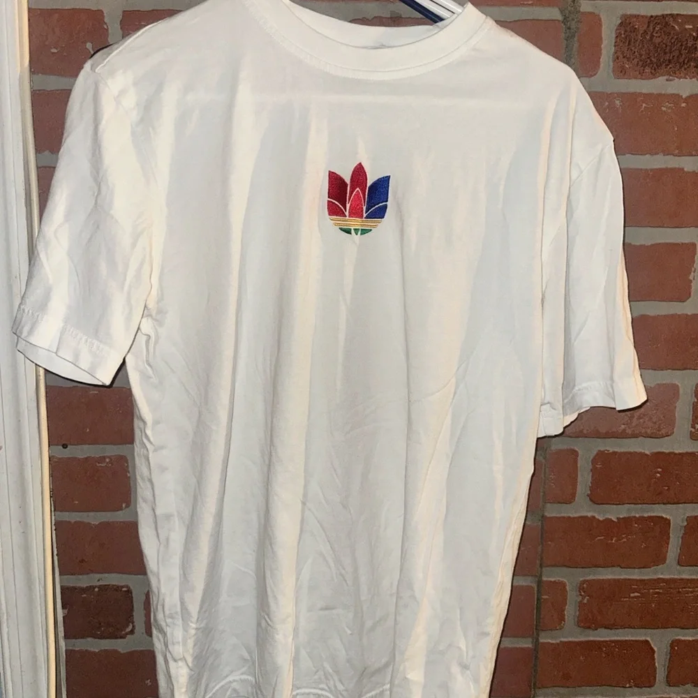 Adidas Mens White Graphic T-Shirt